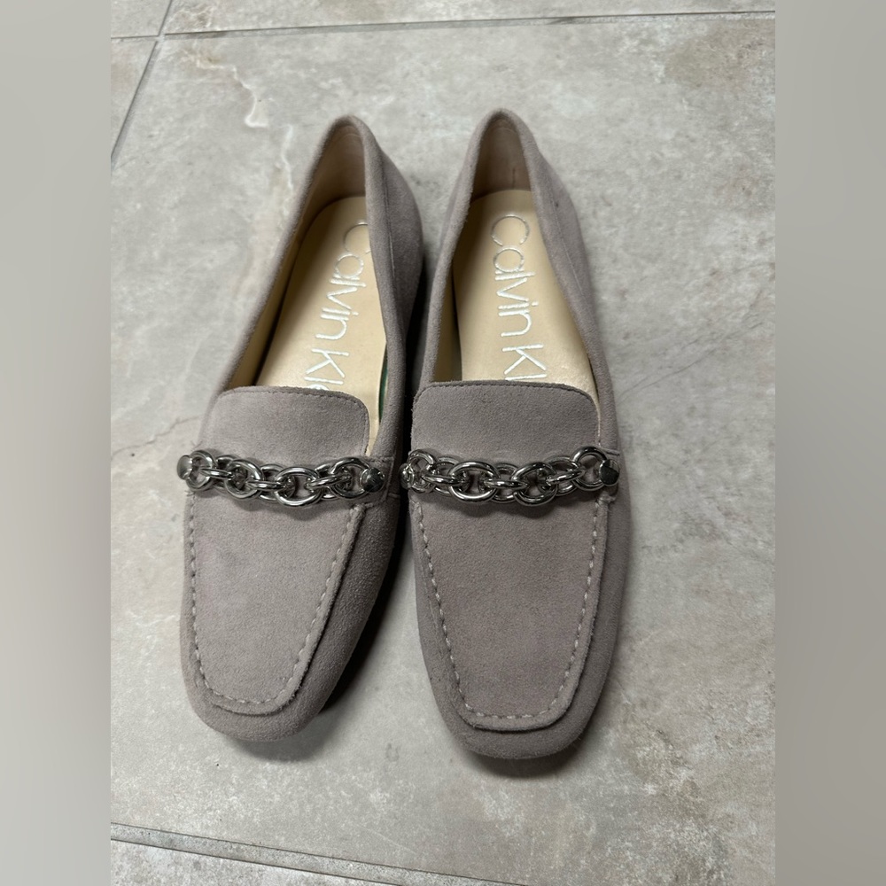 Fashionable Brand new gray suede Calvin client loafers